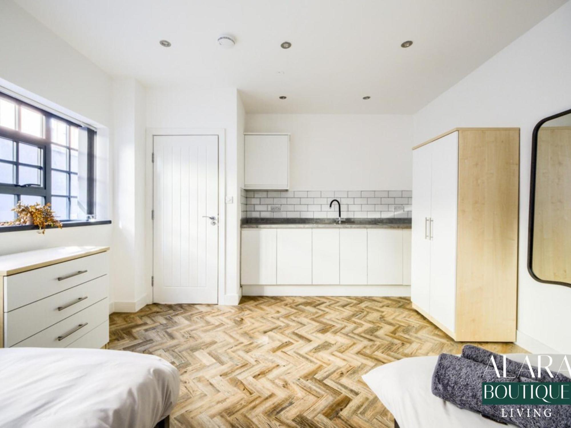 Luxury 3 Floor Townhouse - Alara Boutique Living *