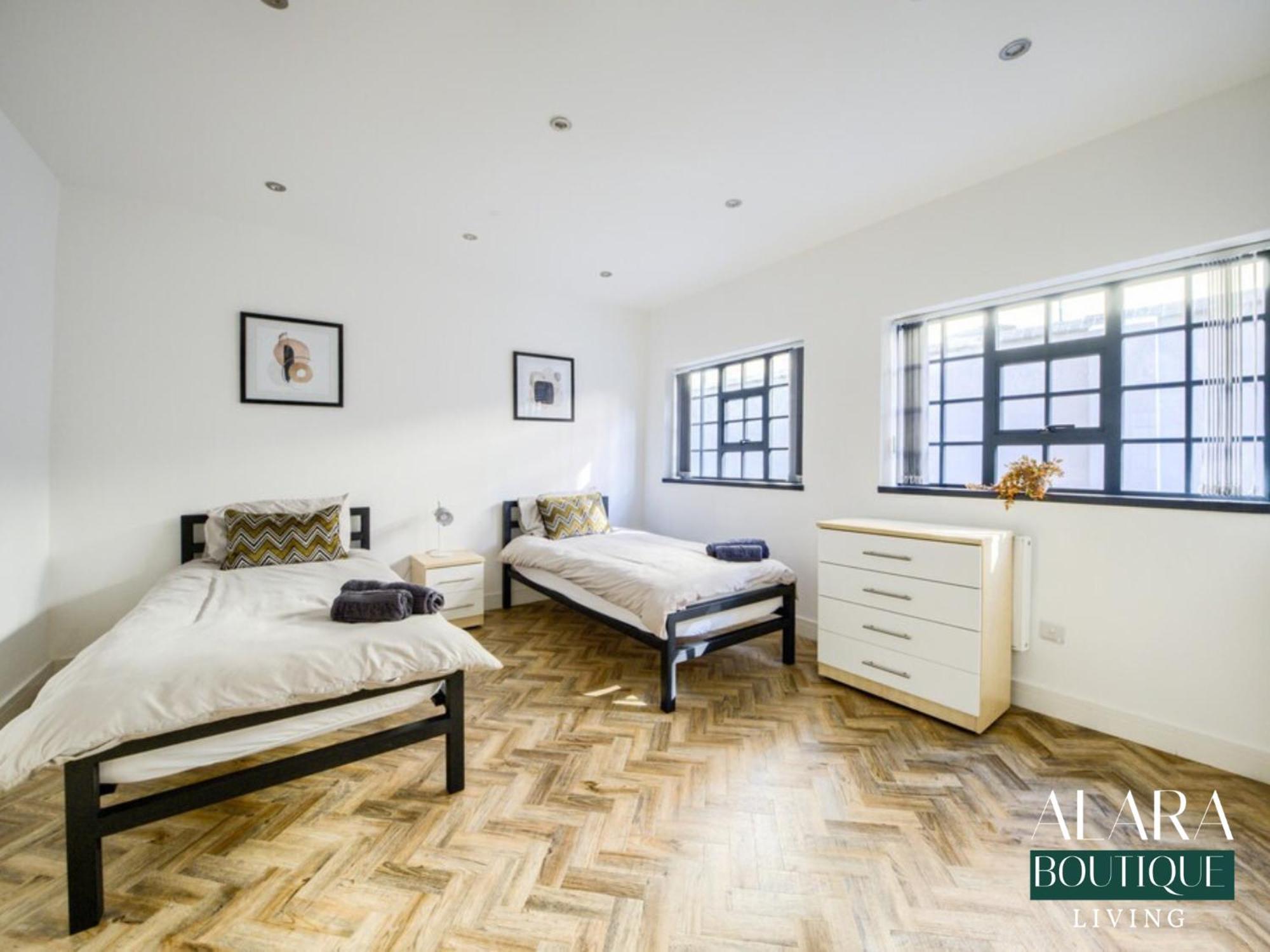 Luxury 3 Floor Townhouse - Alara Boutique Living Apartment Birmingham