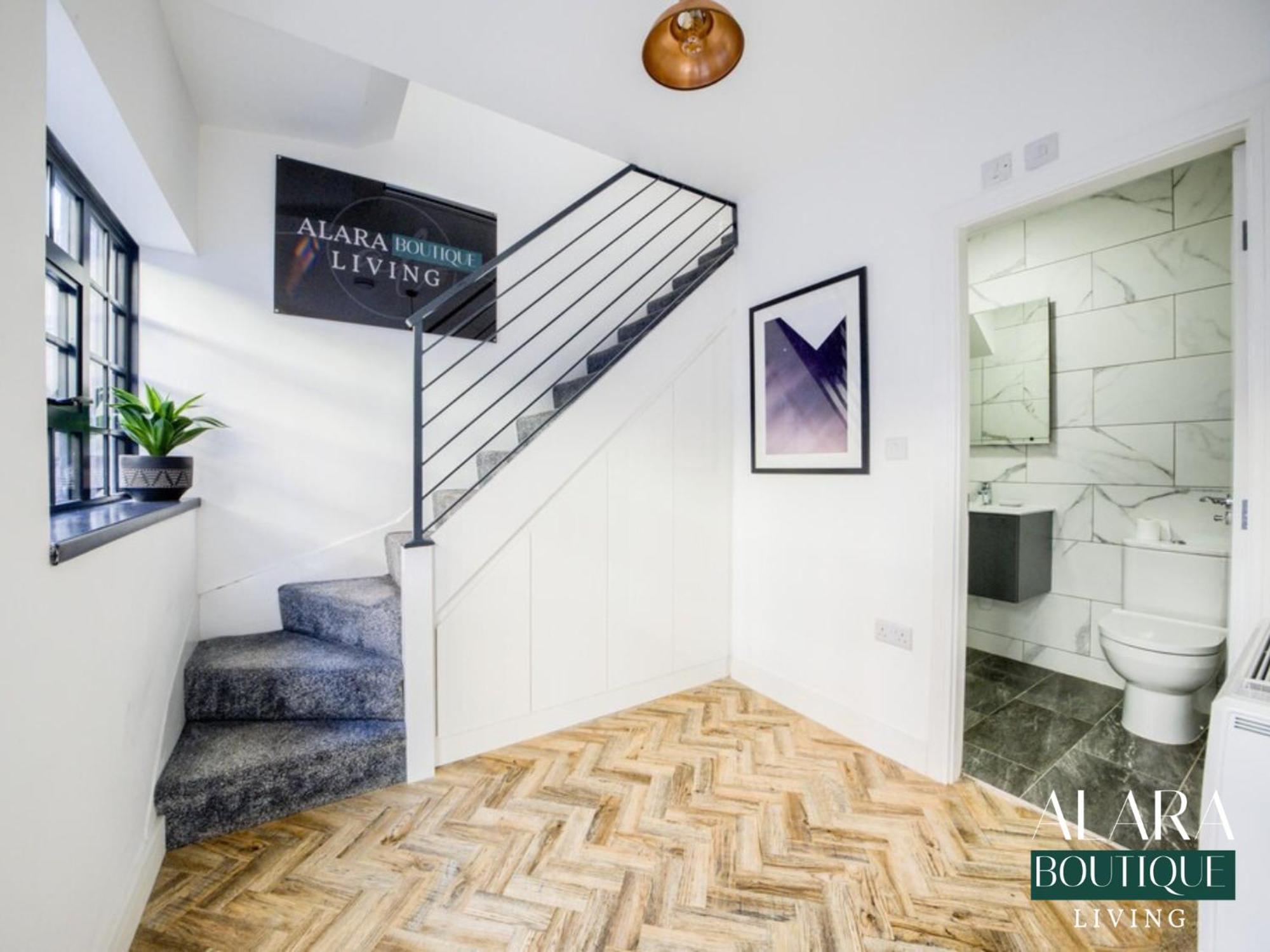 Luxury 3 Floor Townhouse - Alara Boutique Living Apartment Birmingham