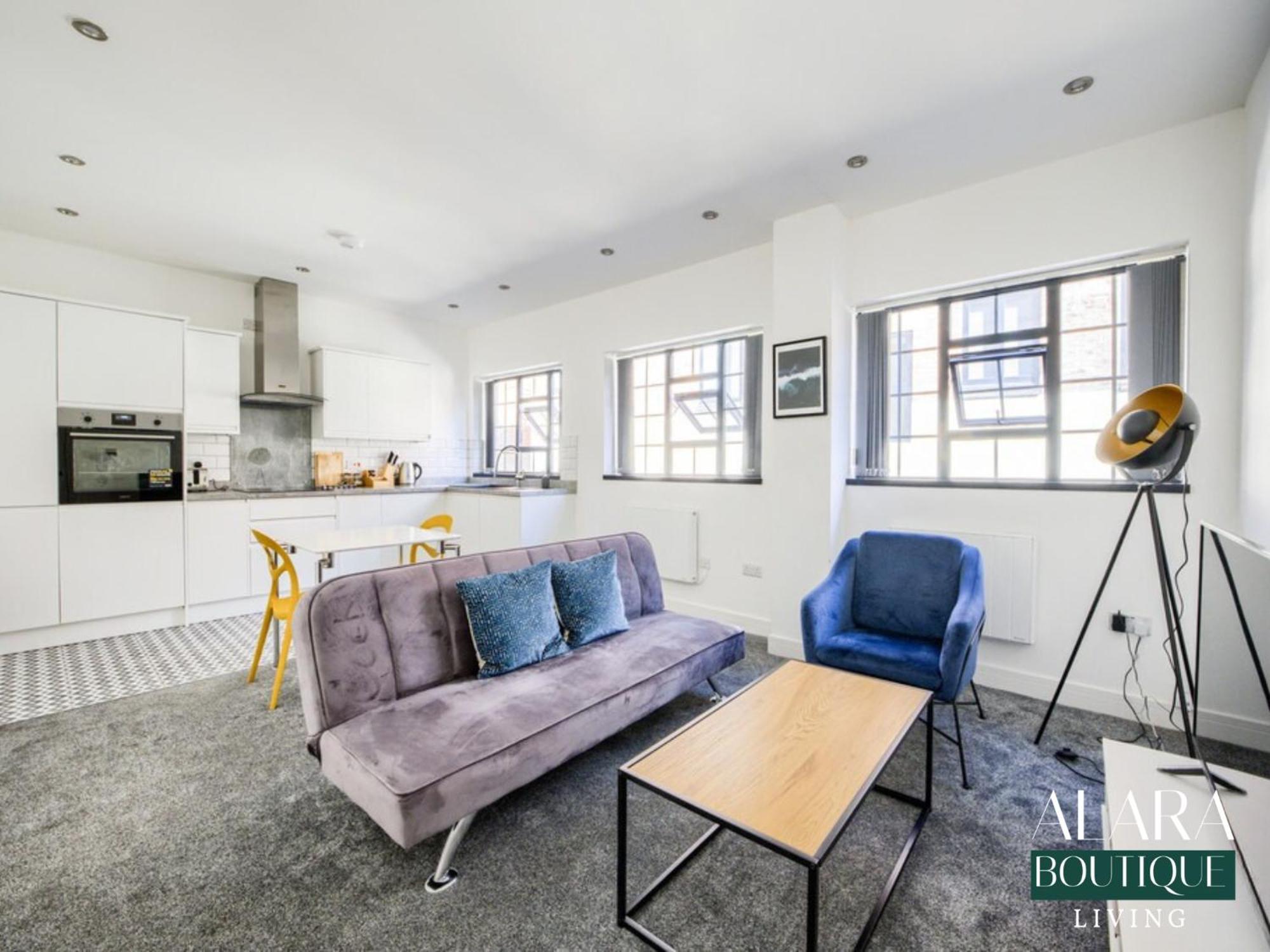 Luxury 3 Floor Townhouse - Alara Boutique Living *